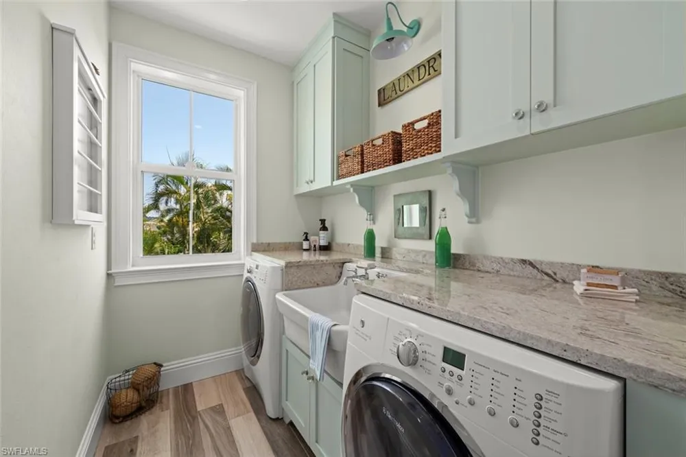 1114 Seagrape Lane Sanibel, FL 33957