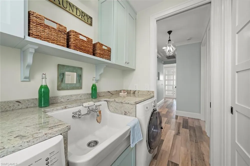 1114 Seagrape Lane Sanibel, FL 33957