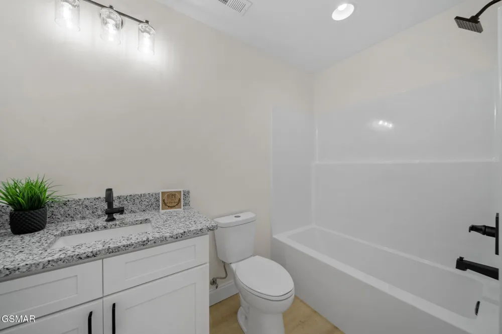 340 Battlefield Drive Dandridge, TN 37725