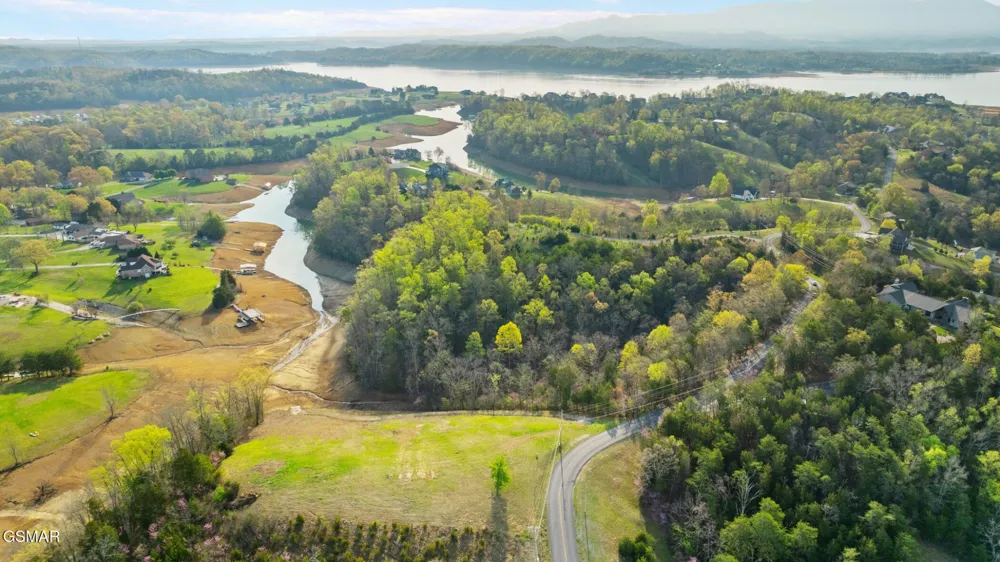12 Ferry Hill Road Dandridge, TN 37725