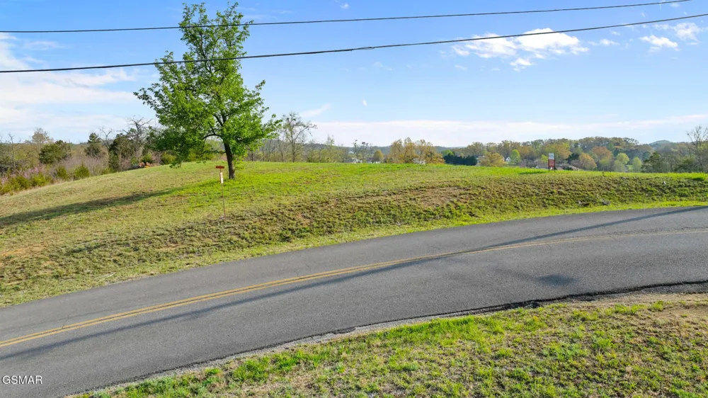 12 Ferry Hill Road Dandridge, TN 37725