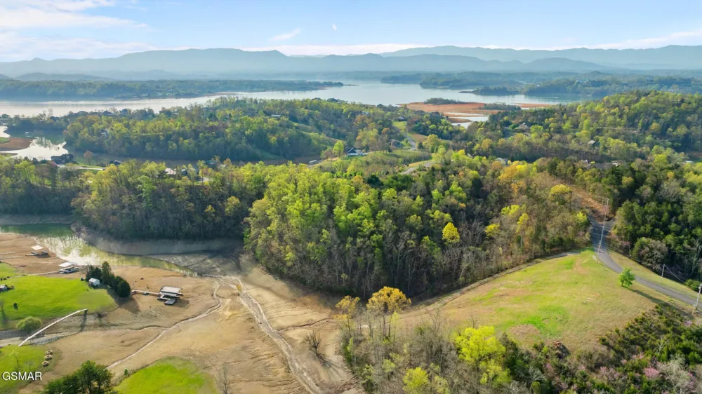 12 Ferry Hill Road Dandridge, TN 37725