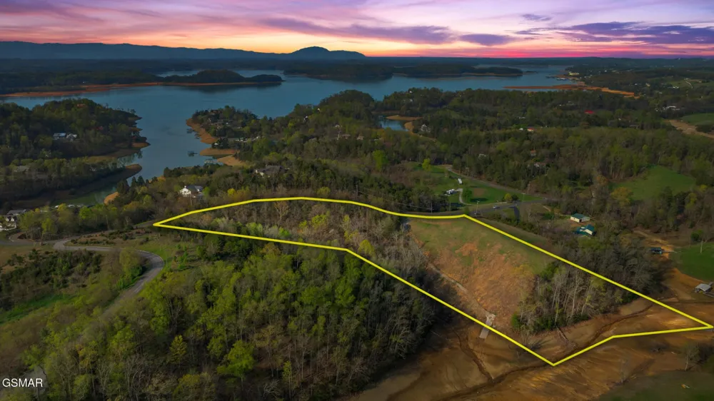 12 Ferry Hill Road Dandridge, TN 37725