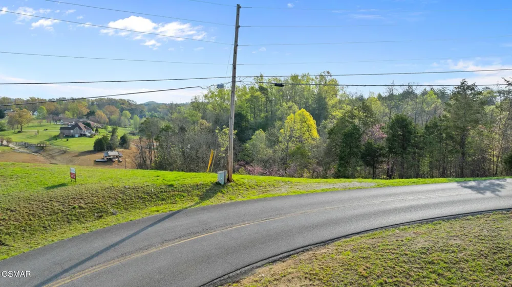 12 Ferry Hill Road Dandridge, TN 37725