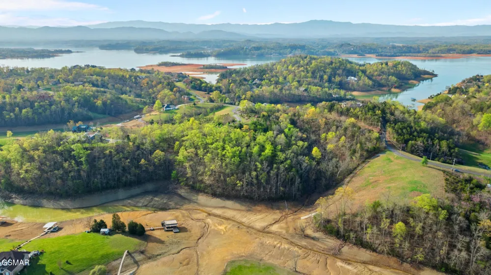 12 Ferry Hill Road Dandridge, TN 37725