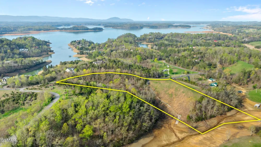 12 Ferry Hill Road Dandridge, TN 37725