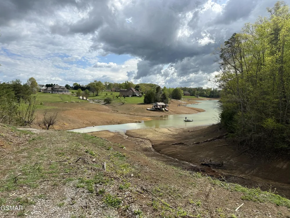 12 Ferry Hill Road Dandridge, TN 37725