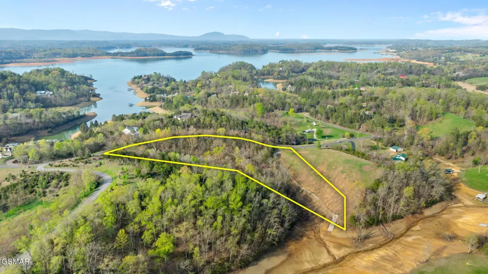 12 Ferry Hill Road Dandridge, TN 37725