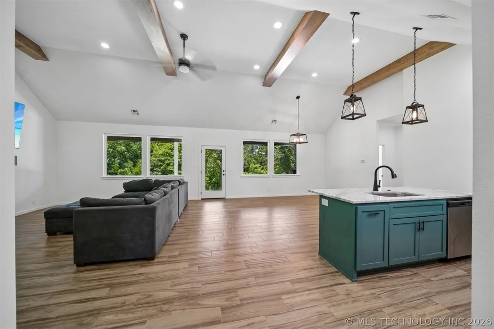 18983 Round Mountain Road Catoosa, OK 74015