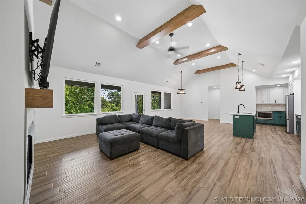 18983 Round Mountain Road Catoosa, OK 74015