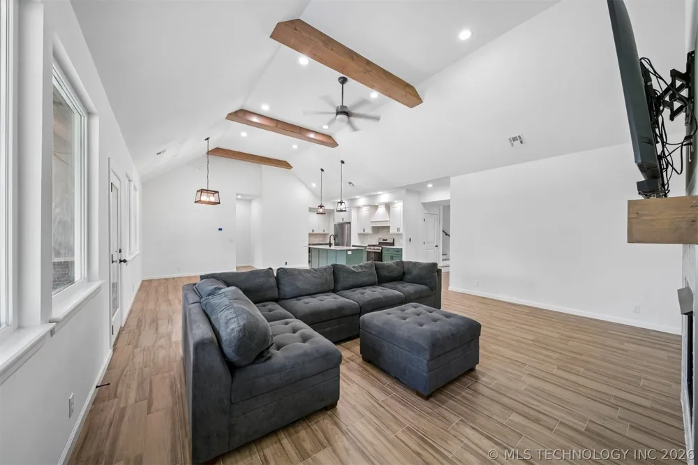 18983 Round Mountain Road Catoosa, OK 74015