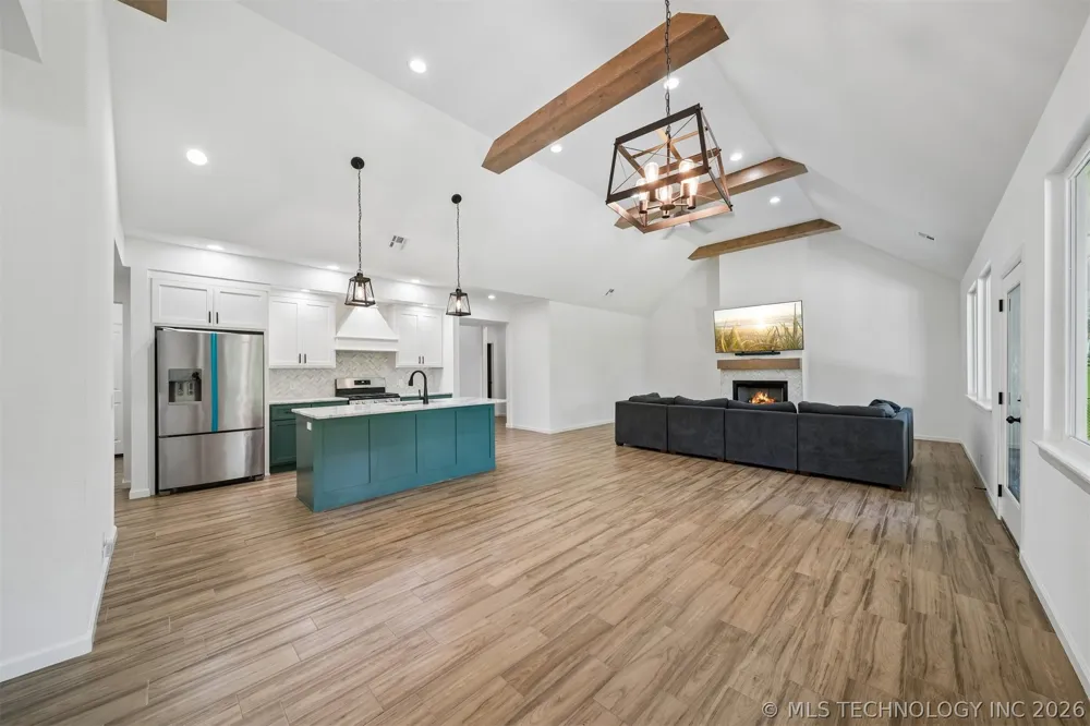 18983 Round Mountain Road Catoosa, OK 74015