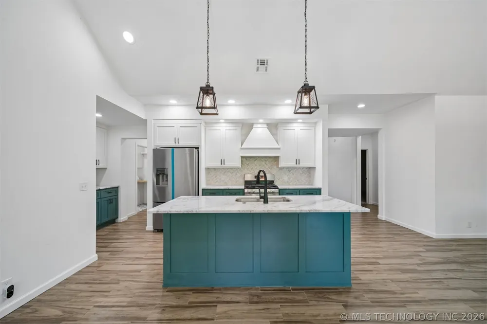 18983 Round Mountain Road Catoosa, OK 74015