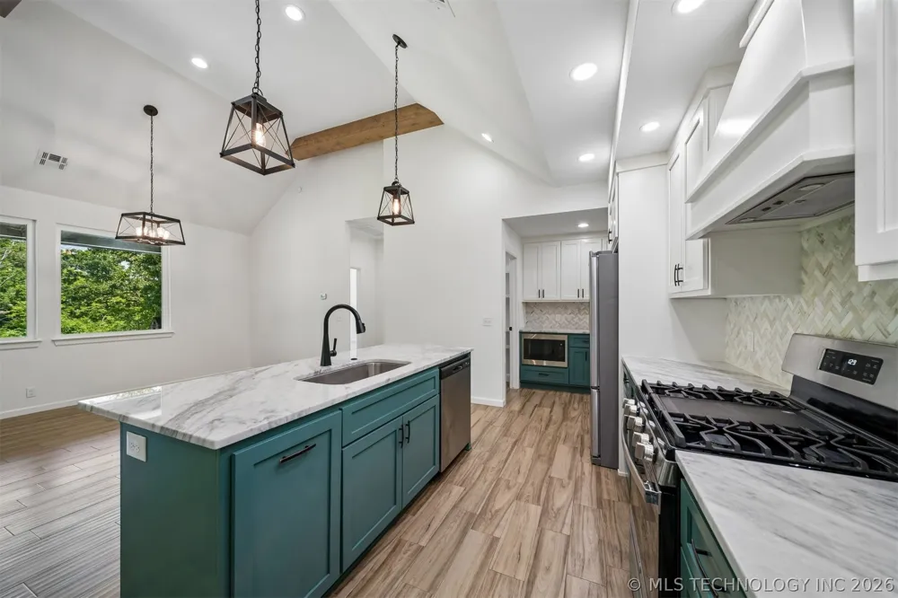 18983 Round Mountain Road Catoosa, OK 74015