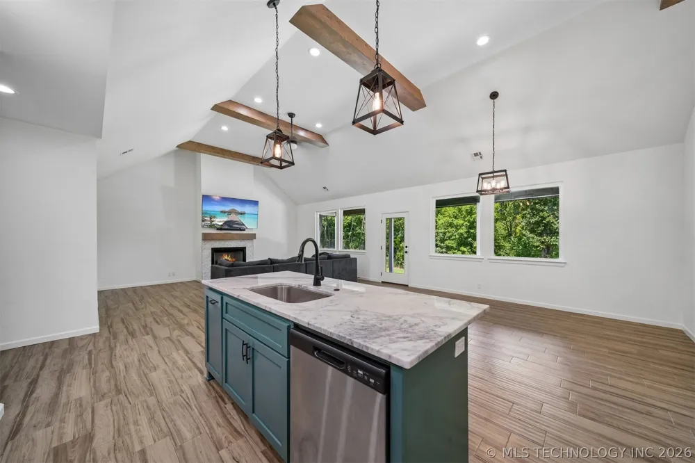 18983 Round Mountain Road Catoosa, OK 74015