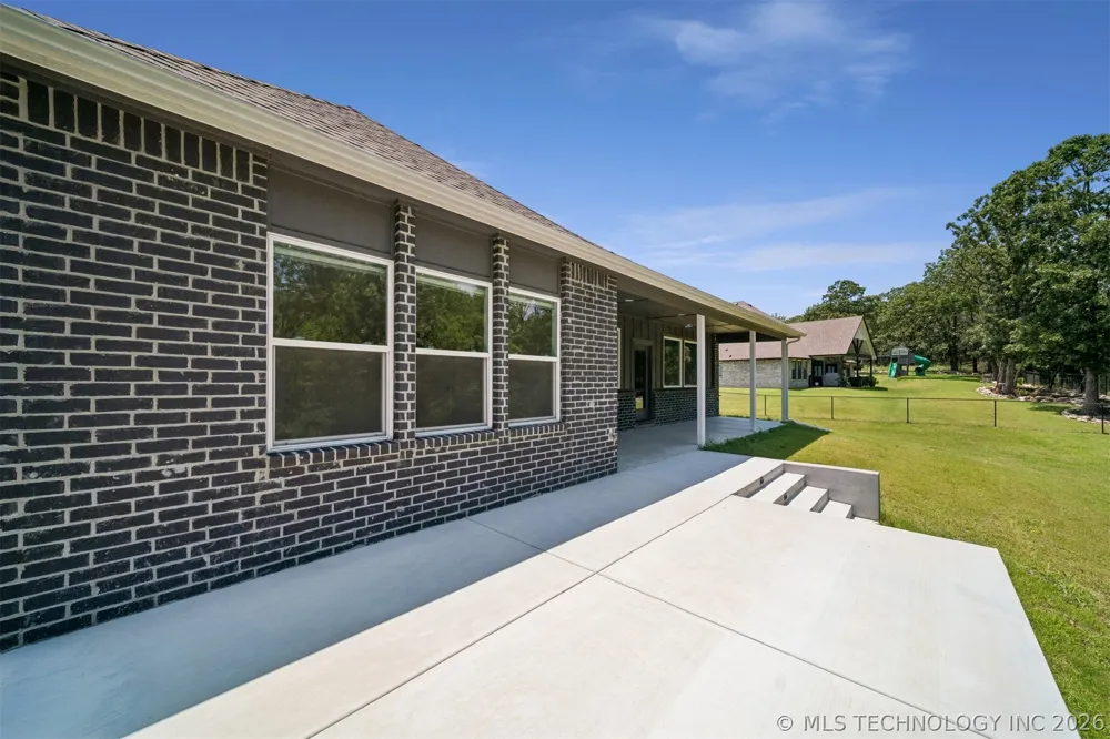 18983 Round Mountain Road Catoosa, OK 74015