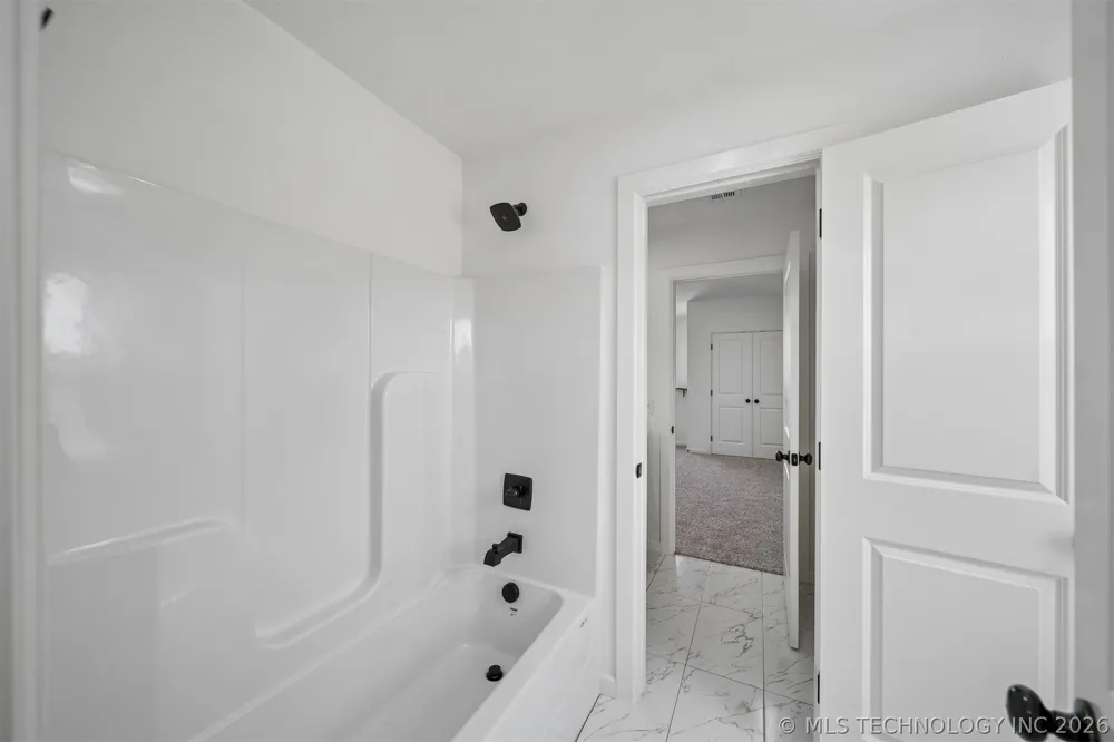 18983 Round Mountain Road Catoosa, OK 74015