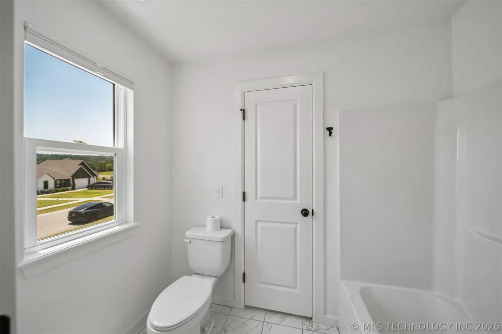 18983 Round Mountain Road Catoosa, OK 74015
