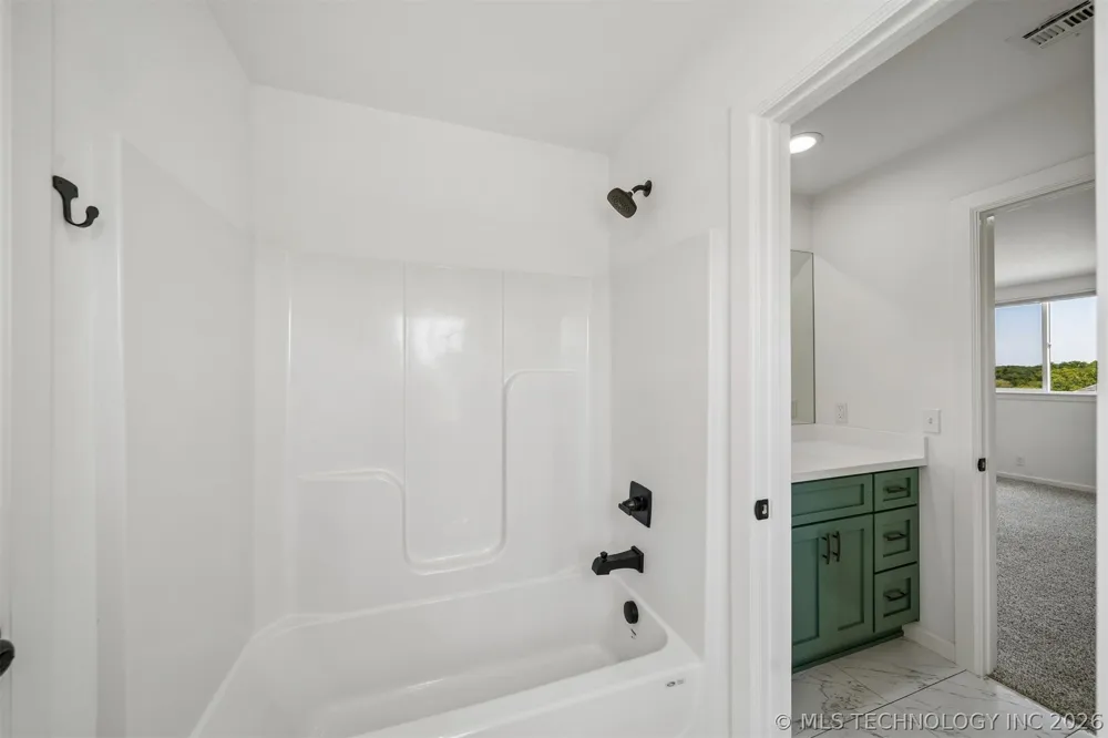18983 Round Mountain Road Catoosa, OK 74015