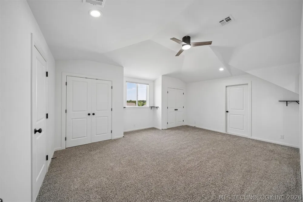 18983 Round Mountain Road Catoosa, OK 74015