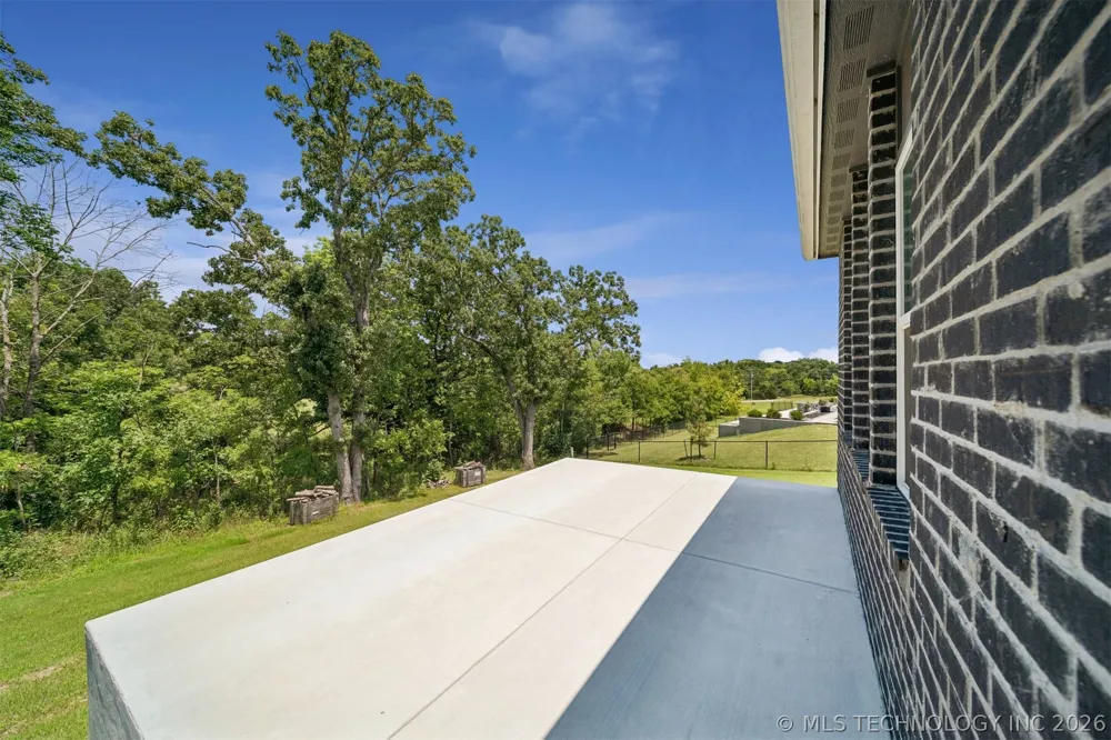 18983 Round Mountain Road Catoosa, OK 74015