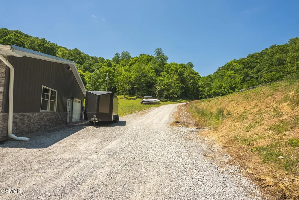 622 Earls Hollow Road Speedwell, TN 37870