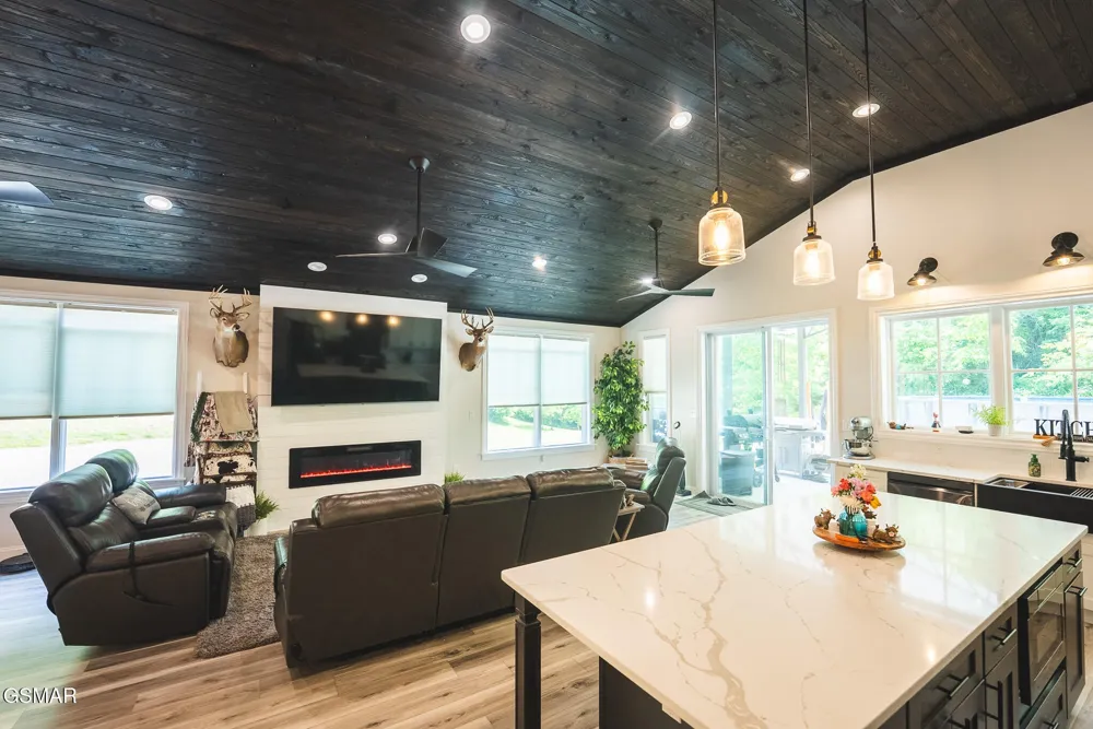 622 Earls Hollow Road Speedwell, TN 37870