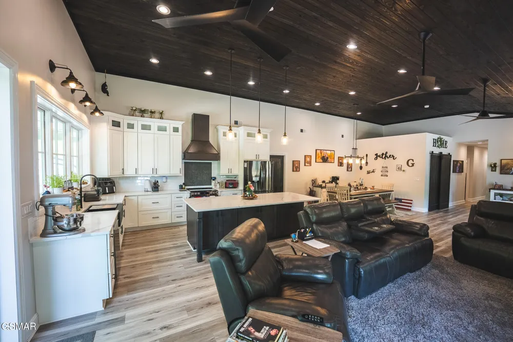622 Earls Hollow Road Speedwell, TN 37870