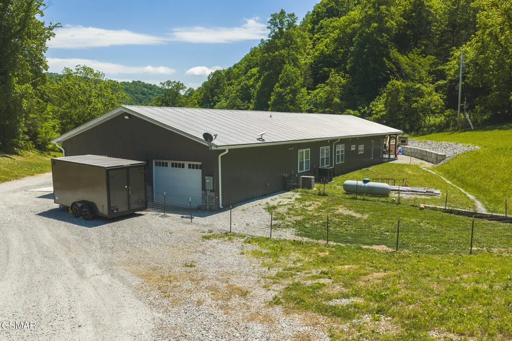 622 Earls Hollow Road Speedwell, TN 37870