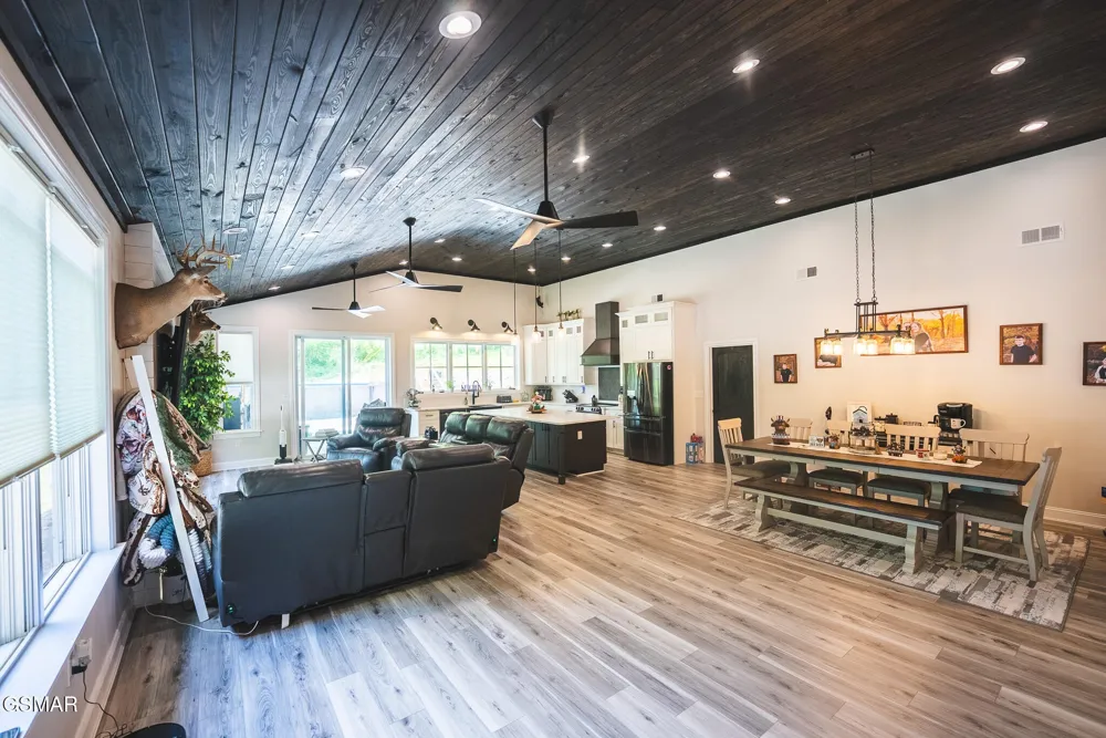 622 Earls Hollow Road Speedwell, TN 37870