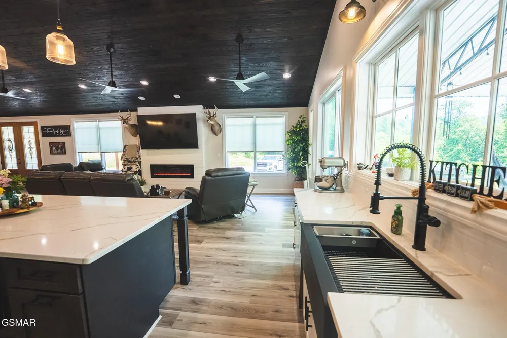 622 Earls Hollow Road Speedwell, TN 37870