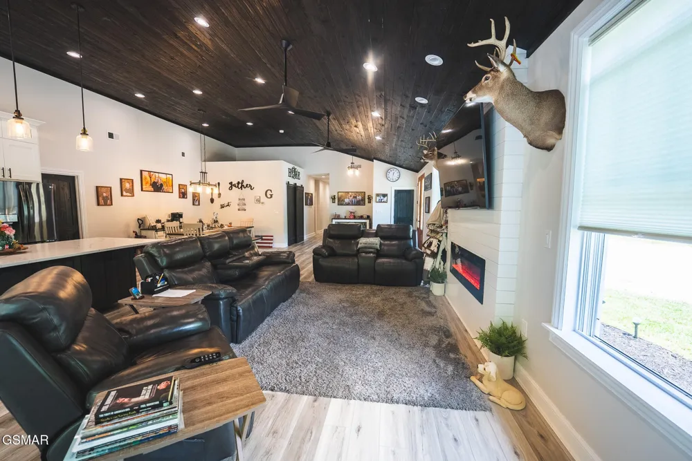 622 Earls Hollow Road Speedwell, TN 37870