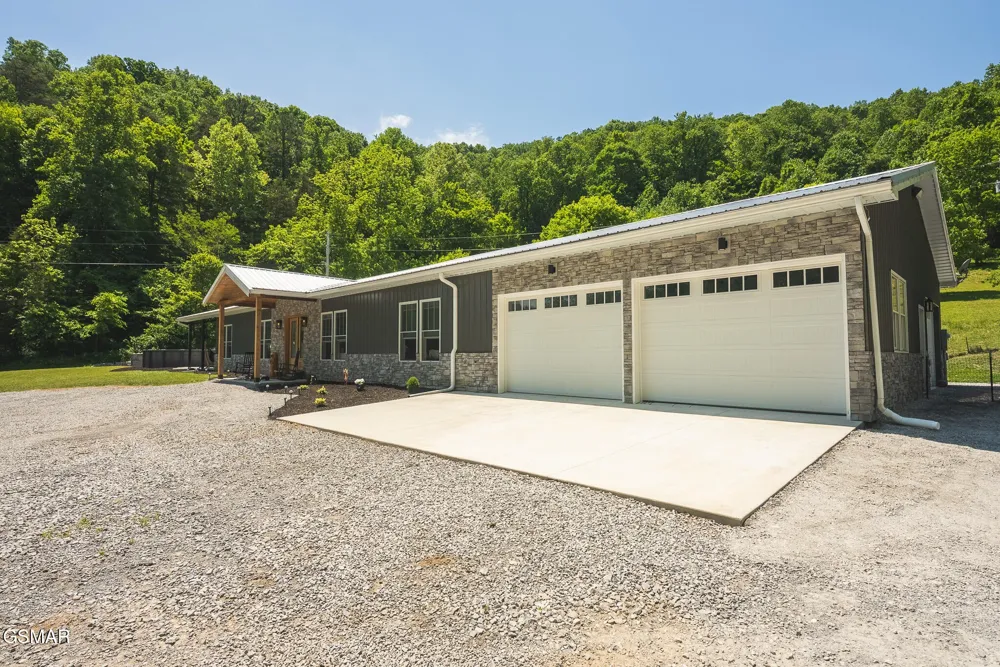 622 Earls Hollow Road Speedwell, TN 37870