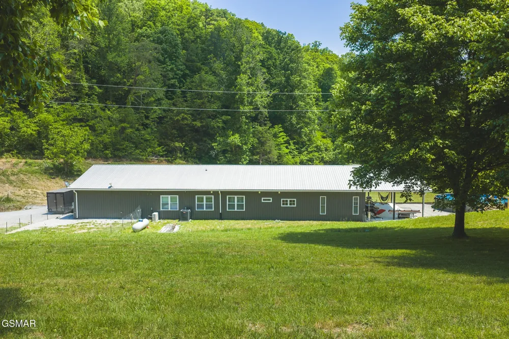 622 Earls Hollow Road Speedwell, TN 37870