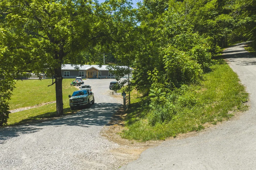 622 Earls Hollow Road Speedwell, TN 37870