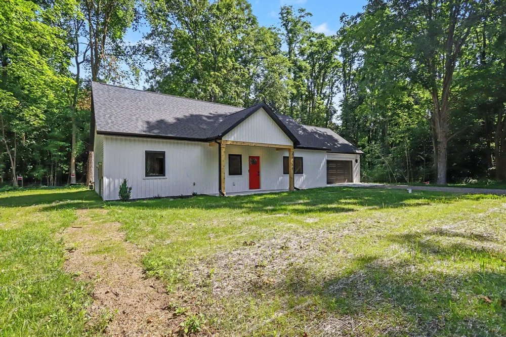 20160 Parkway Avenue Three Rivers, MI 49093