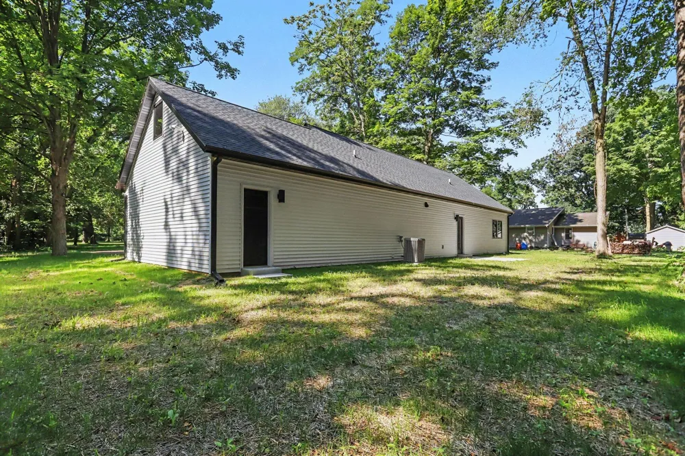 20160 Parkway Avenue Three Rivers, MI 49093
