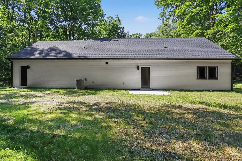 20160 Parkway Avenue Three Rivers, MI 49093