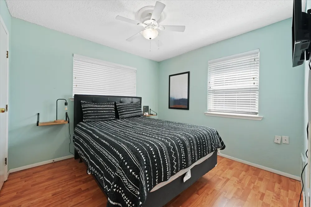 5431 Kings Manor Drive Lake Dallas, TX 75065