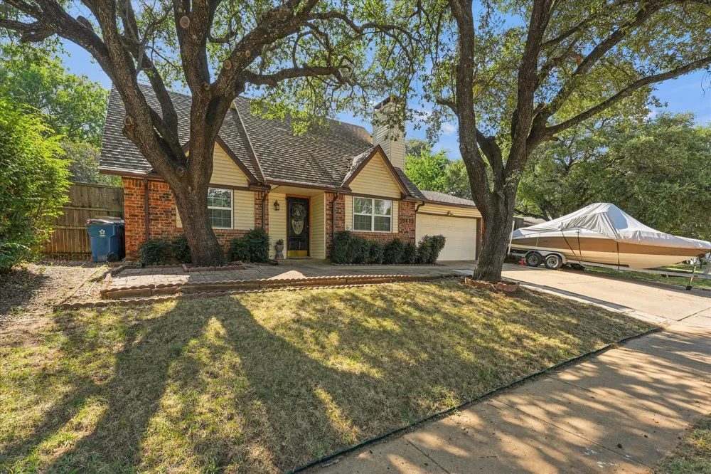 5431 Kings Manor Drive Lake Dallas, TX 75065