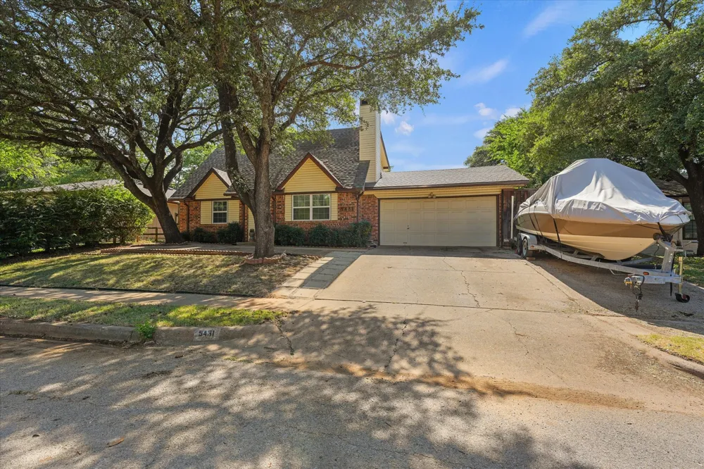 5431 Kings Manor Drive Lake Dallas, TX 75065
