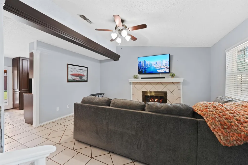 5431 Kings Manor Drive Lake Dallas, TX 75065