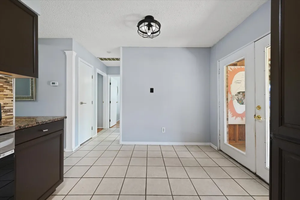 5431 Kings Manor Drive Lake Dallas, TX 75065
