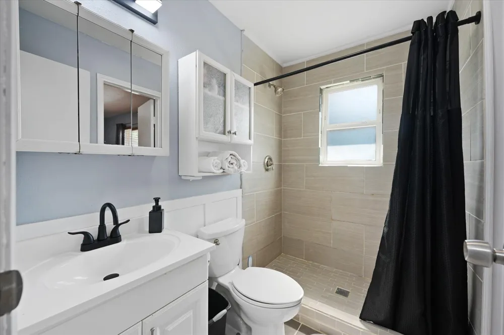 5431 Kings Manor Drive Lake Dallas, TX 75065