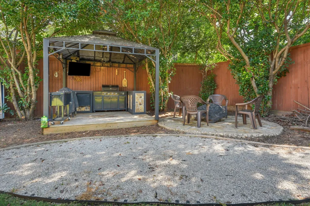 5431 Kings Manor Drive Lake Dallas, TX 75065
