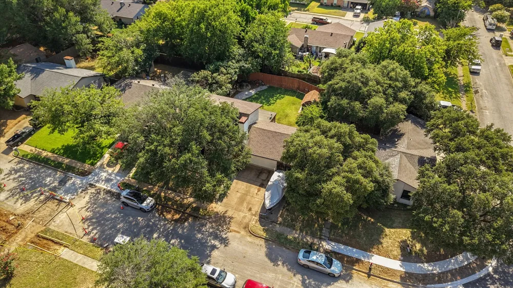 5431 Kings Manor Drive Lake Dallas, TX 75065