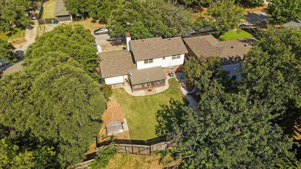 5431 Kings Manor Drive Lake Dallas, TX 75065