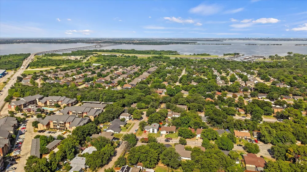 5431 Kings Manor Drive Lake Dallas, TX 75065