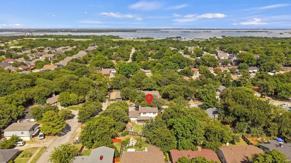 5431 Kings Manor Drive Lake Dallas, TX 75065