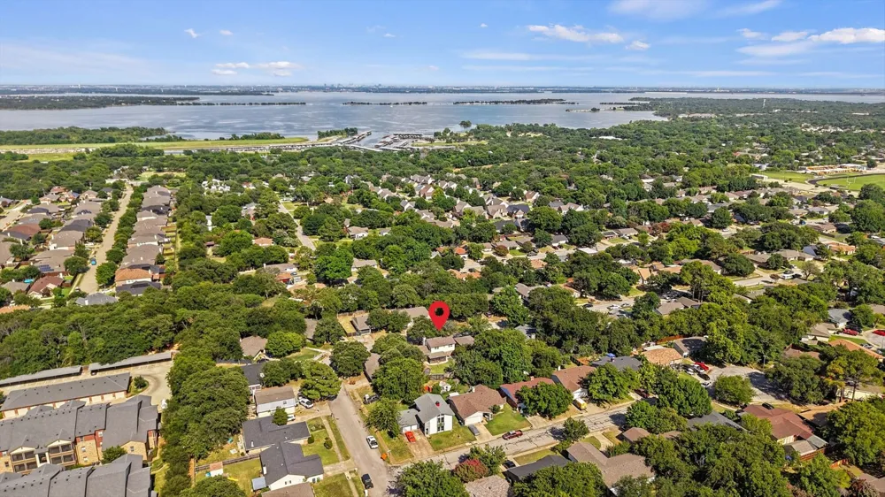 5431 Kings Manor Drive Lake Dallas, TX 75065